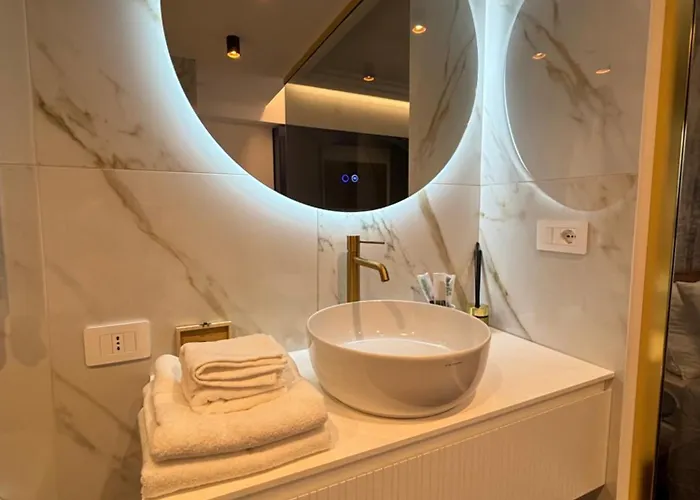 Atrium Regal Bed and Breakfast *